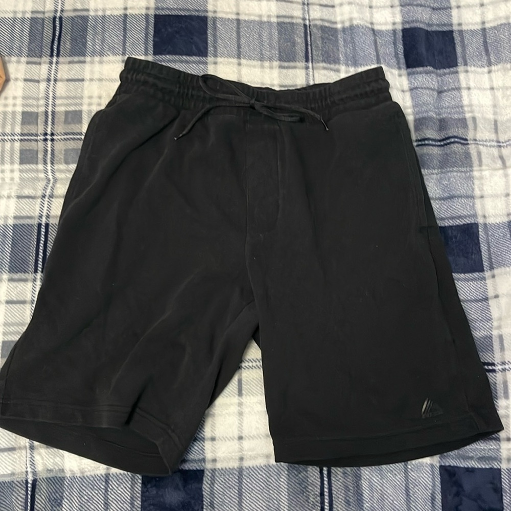 Men’s black medium length shorts